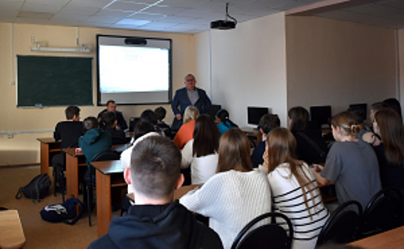 Транспортные полицейские и общественник встретились с пензенскими студентами