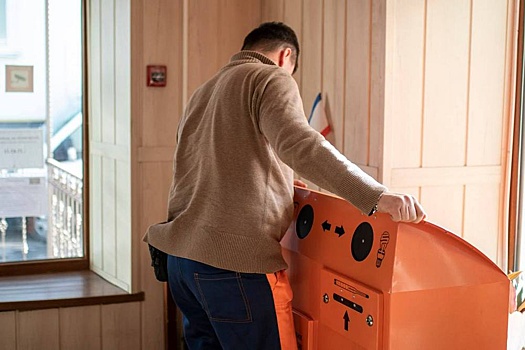 В Симферополе устанавливают экобоксы для опасных отходов