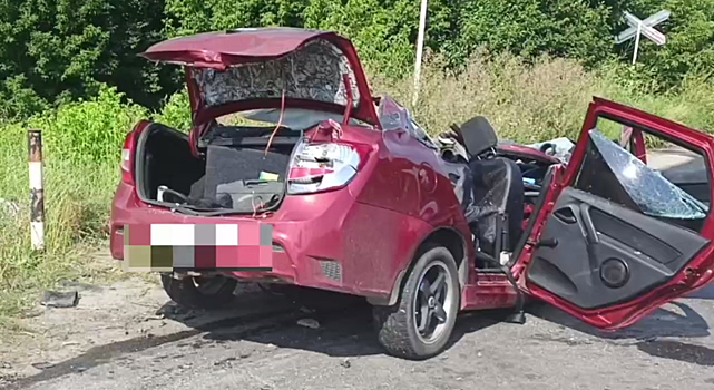 ГИБДД: В Курчатове Курской области в утреннем ДТП с тепловозом погибли три человека