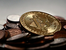 "Объятия" для биткоина: как рубль выиграет от регулирования криптовалют