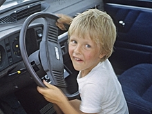 В Госдуме предложили ввести прямой запрет на нахождение детей за рулем