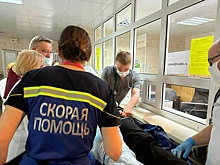 Прогулочный теплоход врезался в Канавинский мост