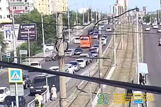 В Улан-Удэ автомобиль перевернулся на оживленной дороге