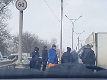 Видео: на Бердском шоссе потерявшая управление «Газель» влетела в отбойник