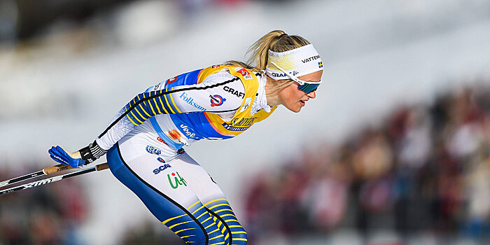 Лыжница Фрида Карлссон пробежала биатлонную гонку в Бруксвалларне. В полуфинале она обошла Ханну Оберг