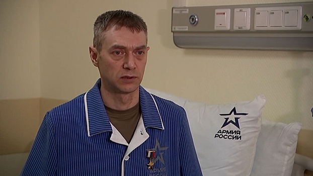 Участнику СВО Максиму Шоломову вручили «Золотую Звезду Героя» и погоны подполковника