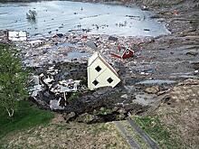 В Норвегии оползень унес в море восемь домов