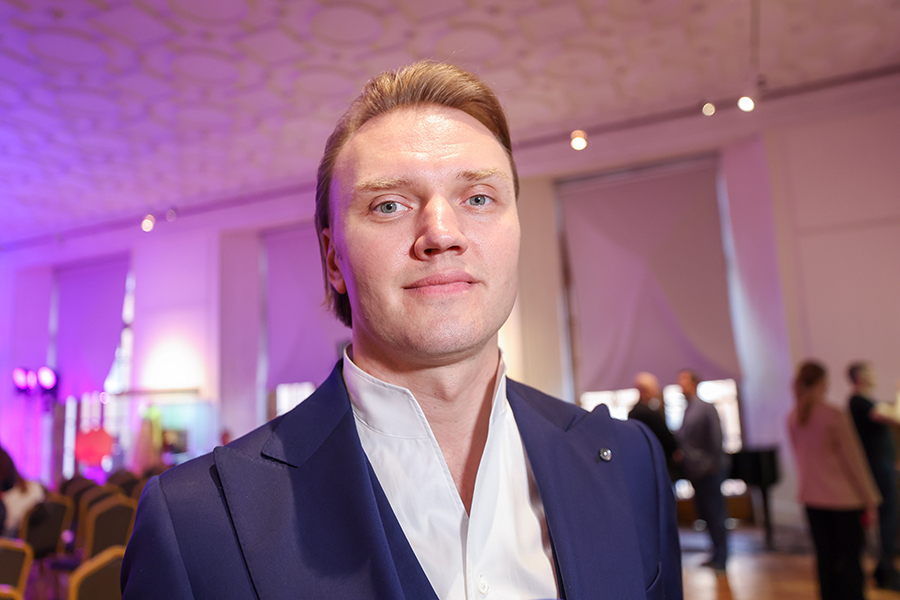 Два развода, лишение родительских прав и мизерные алименты: скандальные слухи о личной жизни единственного сына Кадышевой