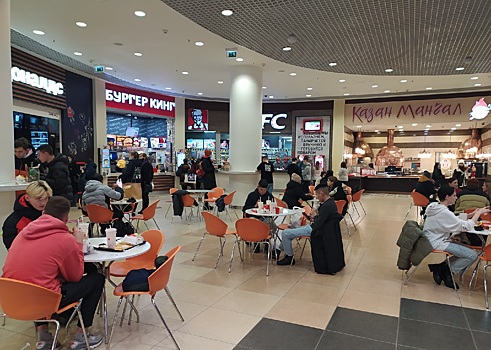 В Новосибирске зону фуд-корта закрыли в торговом центре «Галерея»