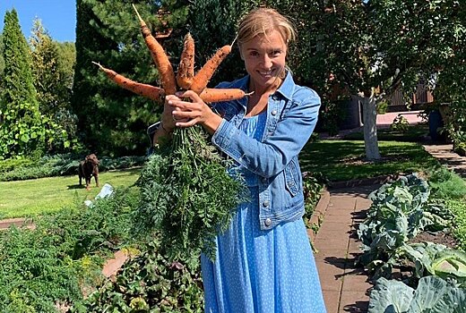 Ксения Алферова похвасталась успехами дочери в садоводстве