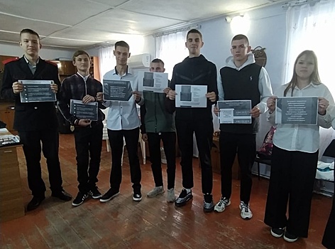 Новодонецкие подростки получили листовки о пользе физической активности