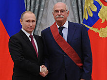 Путин присвоил звание Михалкову