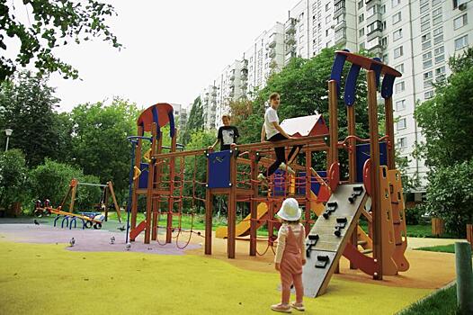 Пять детских площадок обустроят в Михайлово-Ярцевском