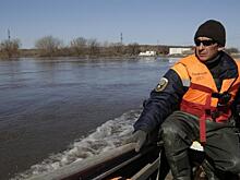 Воинское кладбище в Псковской области затопило талыми водами