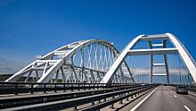 На Крымском мосту временно перекрыли движение транспорта