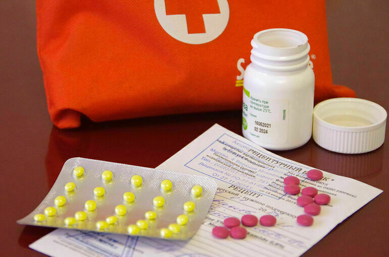 Дума приняла законопроект о праве участковых больниц продавать лекарства
