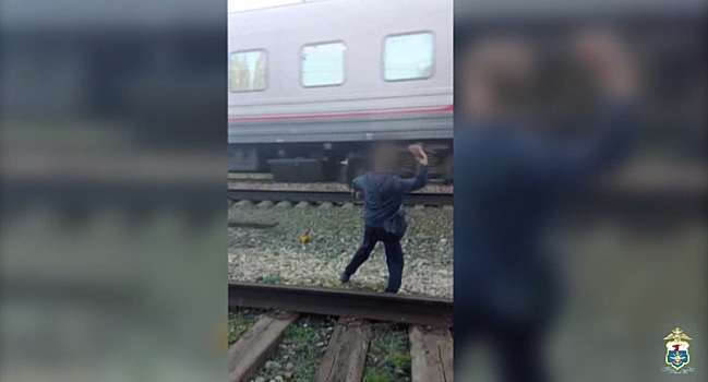 Средневолжской транспортной полицией установлены четыре группы подростков, кидавших камни в поезда