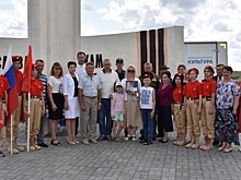 Волгоградские поисковики передали медальон защитника Сталинграда родным павшего героя