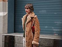 Стилист посоветовал носить популярную вещь 70-х