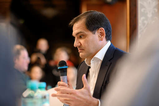 Президент АФК «Система» Ситдеков: рынок промышленных роботов перспективен