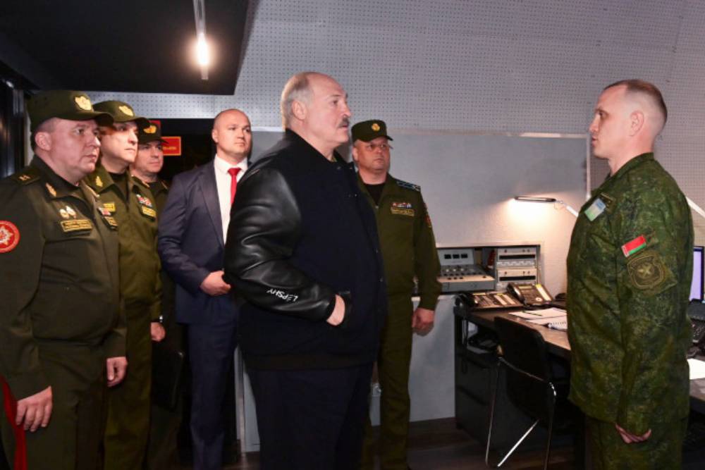 Лукашенко положительно оценил работу дежурных сил ВВС и ПВО