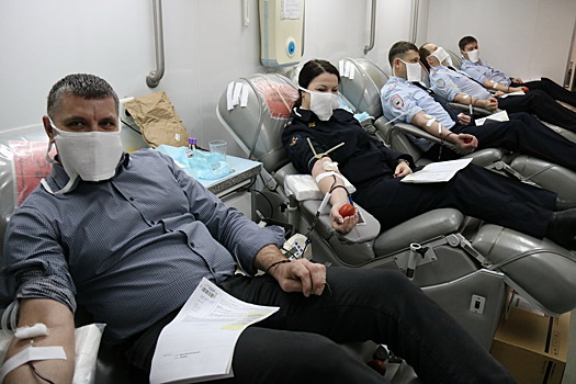 В Брянской области полицейские поучаствовали в сдаче крови для нужд жителей новых регионов России