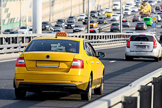 Совфед предложил контролировать ценообразование на автомобили такси