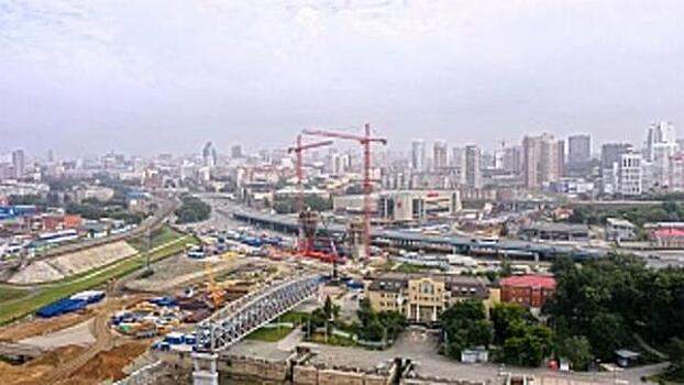 В Новосибирске восстановили движение на площади Труда, где провалился асфальт