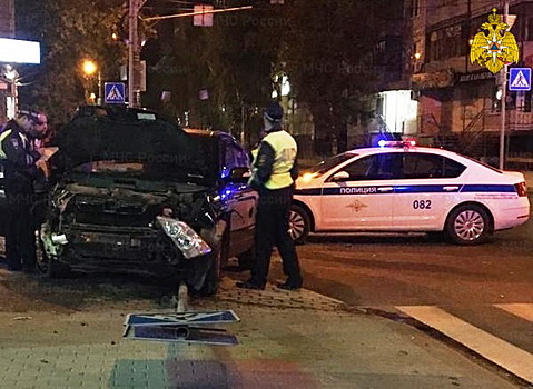 Четверо получили травмы в ночном ДТП в центре Калуги