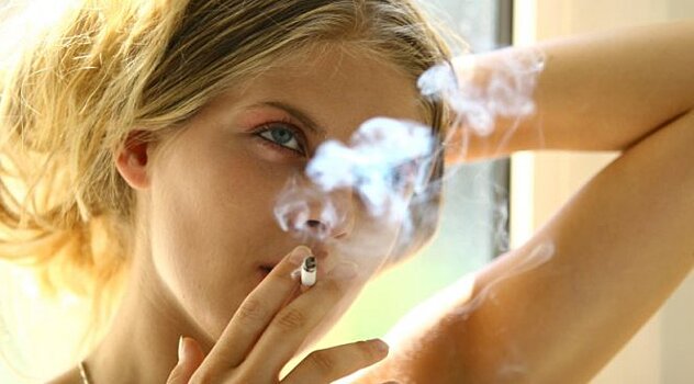 Курение родителей за пределами помещения также несет риск для здоровья детей