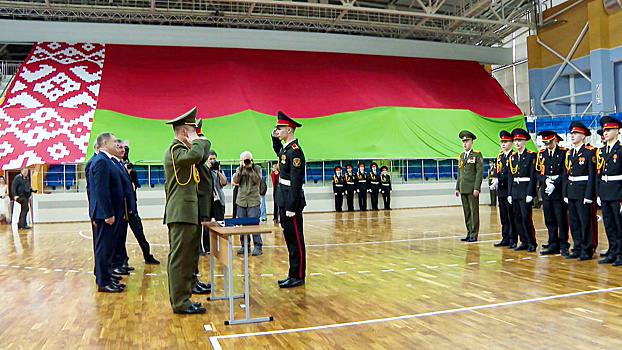Фуражки в небо: выпускники Минского суворовского училища получили аттестаты
