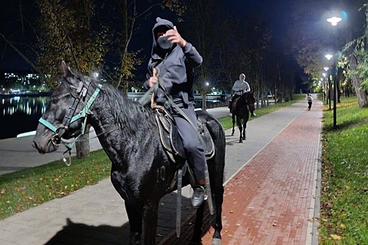 В Кисловодске всадники в масках напали на пару туристов из-за замечания