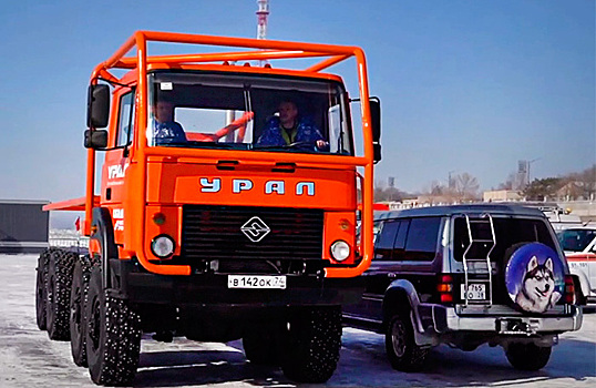 АЗ «Урал» представил новый спортивный грузовик. Премьера прошла на льду Амура