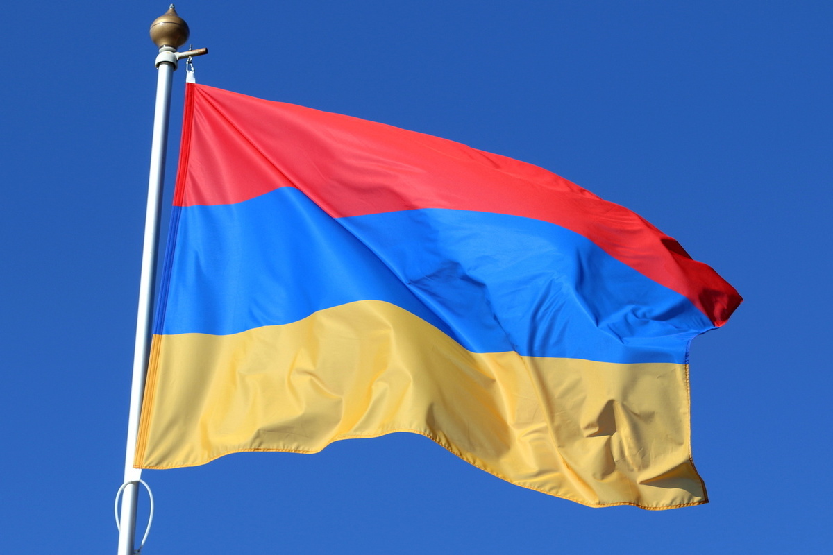 Депутаты парламента стали дружно пропускать заседания по одной причине