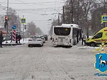 В Тольятти пассажирский автобус врезался в столб