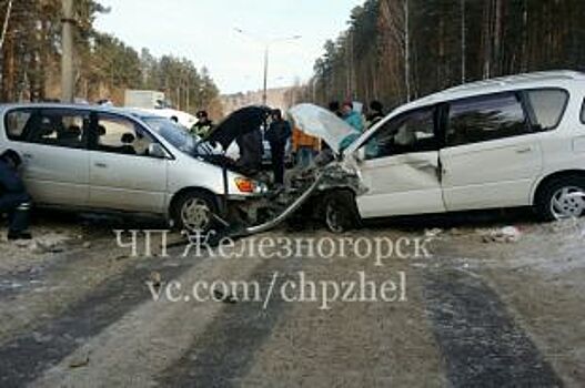 В Железногорске столкнулись две одинаковые иномарки