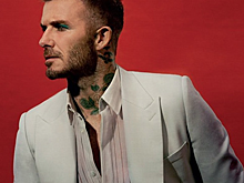 Изумрудная подводка на глазах и тату в цвет: Дэвид Бекхэм появился в необычном образе на обложке глянца