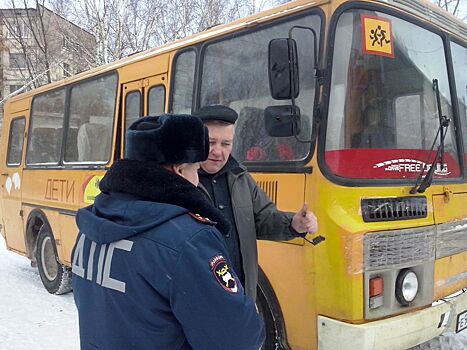 Десятки школьных маршрутов остановили в районах Удмуртии из-за снегопадов