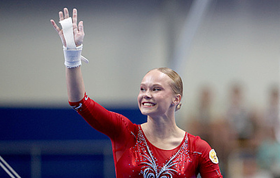 Олимпийская чемпионка гимнастка Мельникова возобновила тренировки после травмы ноги