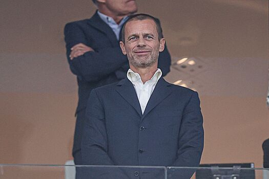 Президента УЕФА раскритиковали за то, что он предупредил женщину-тренера о тяжёлой награде