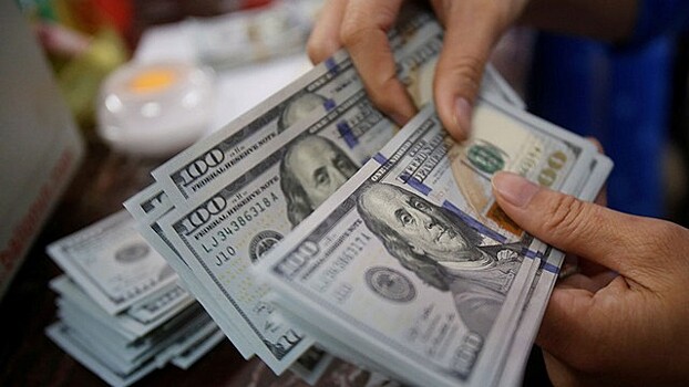 Россияне перестали верить в доллар