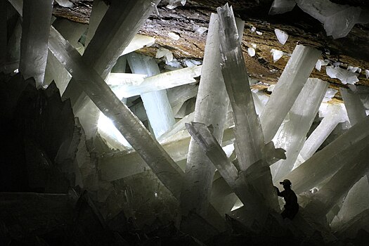 Есть ли вход в пещеру, где растут "лунные" кристаллы