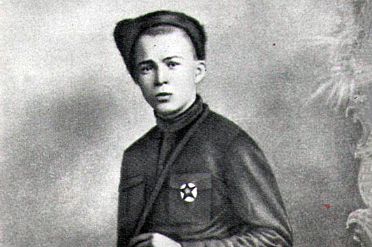 Гайдар в 15 лет командовал полком