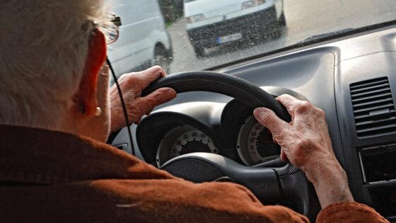 Нейросеть научилась видеть деменцию у водителей