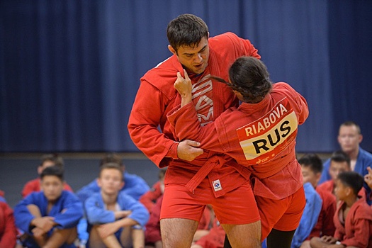 Подарок будущим чемпионам: правительство Оренбуржья и нефтяники устроили детям праздник самбо