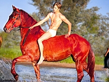 Как сложилась судьба мальчика, купавшего красного коня, и других детей с известных картин