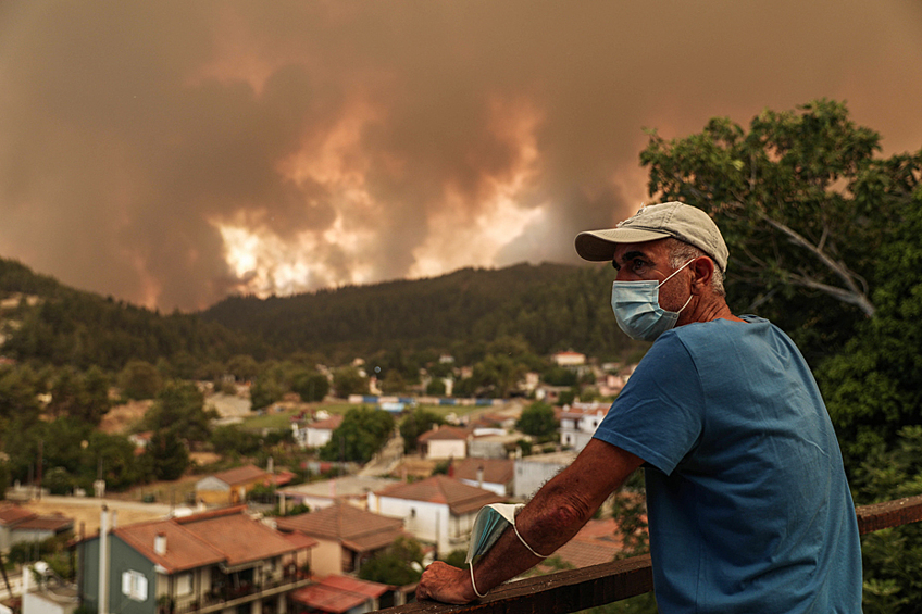 Вслед за Турцией Греция также столкнулась с лесными пожарами. 