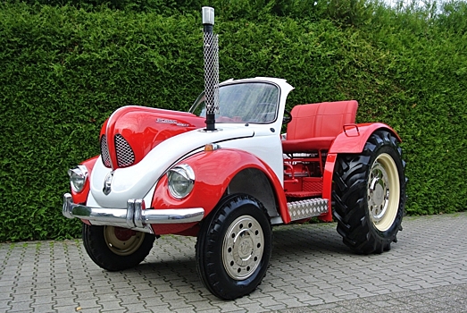 Старый трактор Porsche скосплеил Volkswagen Beetle