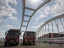 Движение машин по Крымскому мосту ограничили третий раз за сутки