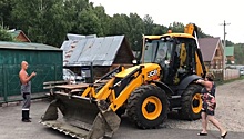 Жители Кемеровской области использовали трактор в качестве аргумента в споре. Видео